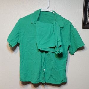 🧡NWOT Green Short Sleeve Shirt with Shorts